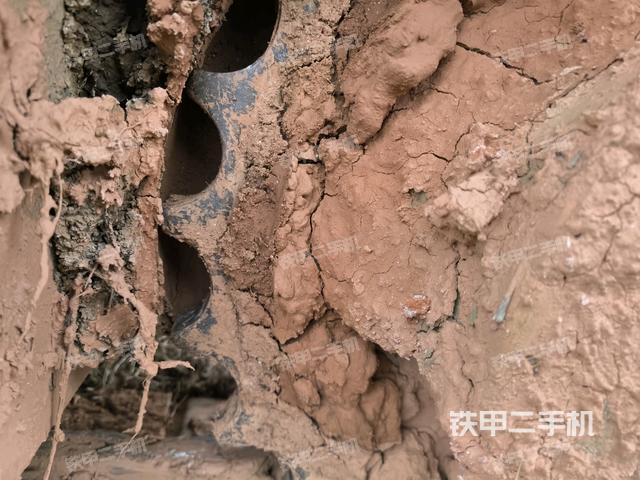 右側(cè)履帶整體(行走機構(gòu)) 右側(cè)履帶整體(行走機構(gòu))