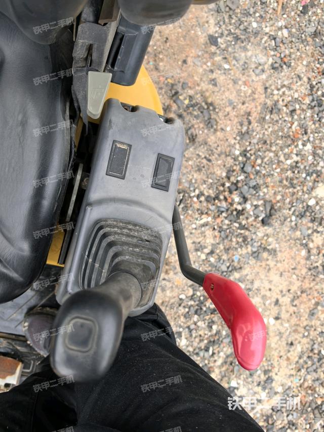 座椅左側(cè)控制臺/音響/含左手柄（駕駛室部分）