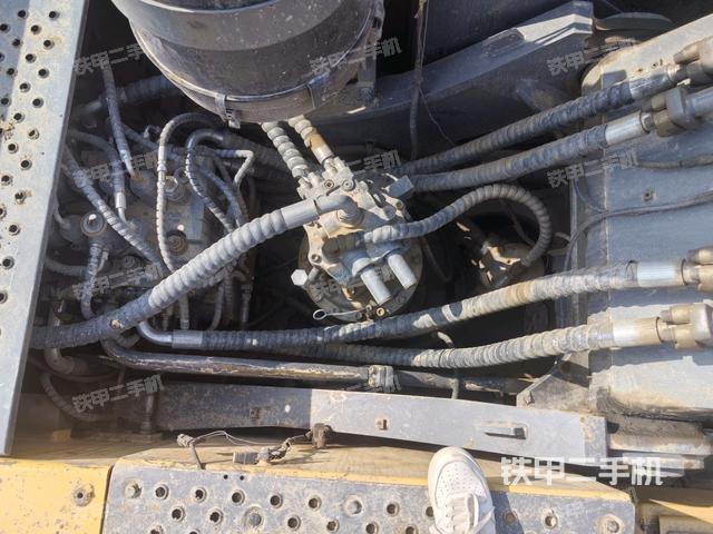 回轉(zhuǎn)馬達(dá)和主控閥（整機(jī)外觀）