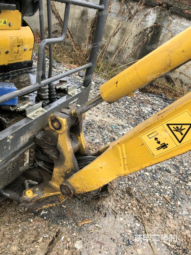 大臂根部?斜（工作和回轉(zhuǎn)裝置）