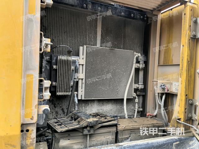 散熱器正面(大件艙室) 散熱器正面(大件艙室)