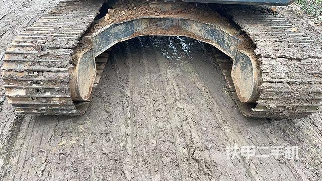 駕駛室頂部(整機(jī)外觀) 駕駛室頂部(整機(jī)外觀)