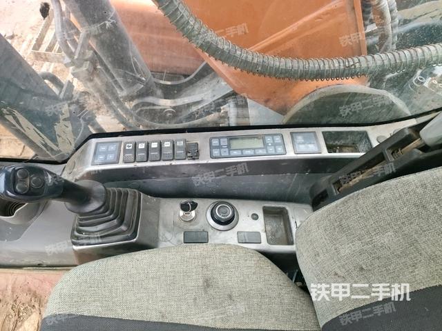 座椅右側(cè)控制臺(tái)/鑰匙門/油門/含右手柄（駕駛室部分）