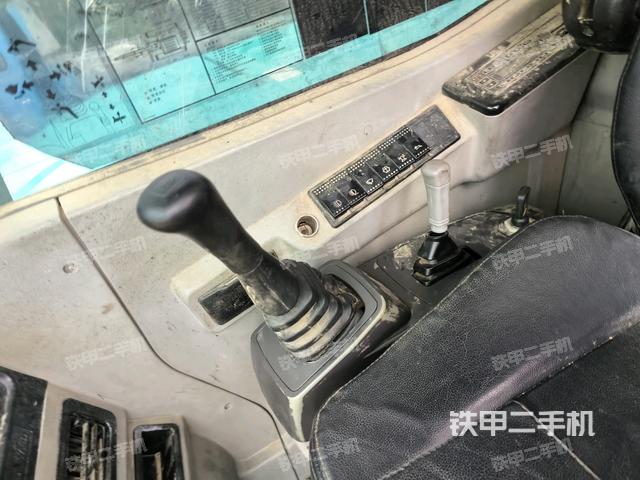 座椅左側(cè)控制臺/音響/含左手柄（駕駛室部分）