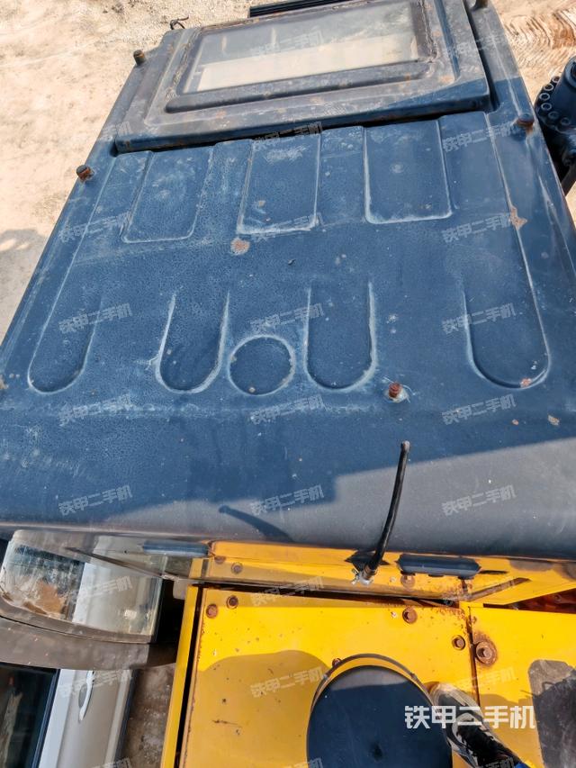 駕駛室頂部(整機外觀) 駕駛室頂部(整機外觀)