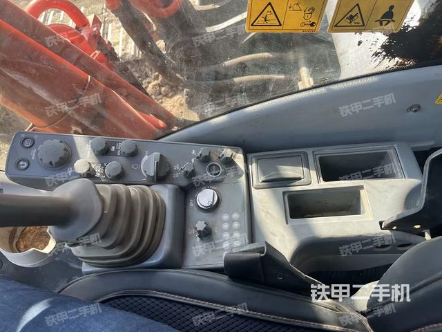 座椅右側控制臺/鑰匙門/油門/含右手柄（駕駛室部分）