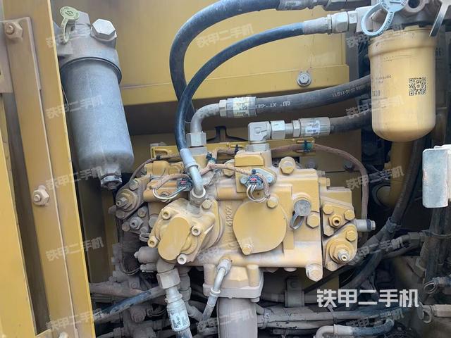液壓泵艙室正面整體(整機外觀) 液壓泵艙室正面整體(整機外觀)