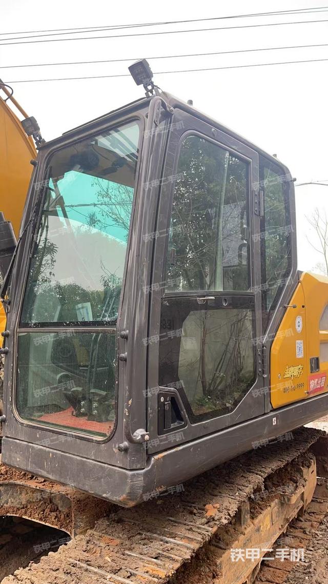 駕駛室整體(整機(jī)外觀) 駕駛室整體(整機(jī)外觀)