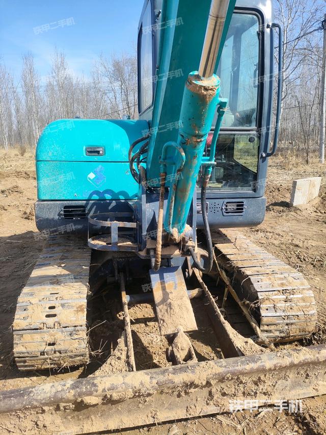 轉(zhuǎn)盤和下車架正前（工作和回轉(zhuǎn)裝置）