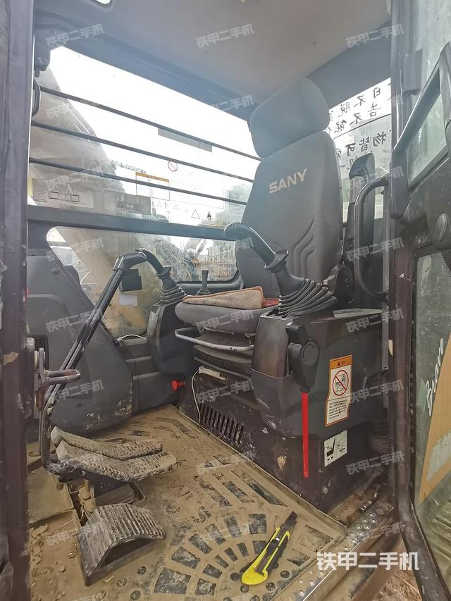 驾驶室整体（整机外观）