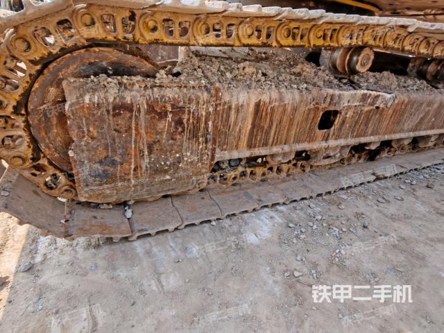 單側(cè)履帶整體(整機外觀) 單側(cè)履帶整體(整機外觀)