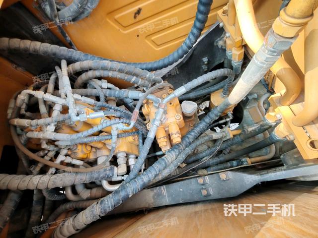 駕駛室頂部(整機外觀) 駕駛室頂部(整機外觀)
