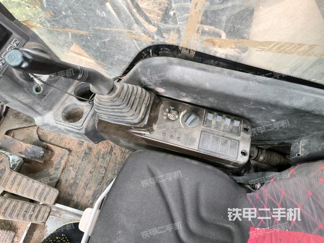 座椅右側(cè)控制臺/鑰匙門/油門/含右手柄（駕駛室部分）