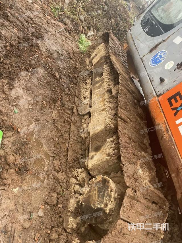 左驅(qū)動輪（行走機構(gòu)）