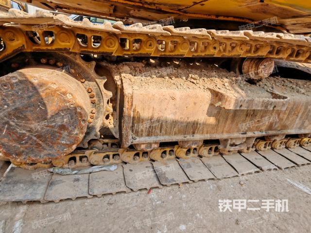 液壓泵艙室正面整體(整機外觀) 液壓泵艙室正面整體(整機外觀)