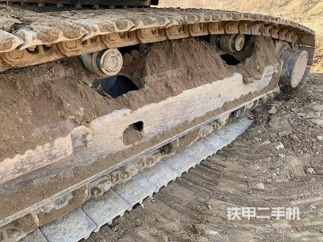 單側(cè)履帶整體(整機(jī)外觀(guān)) 單側(cè)履帶整體(整機(jī)外觀(guān))