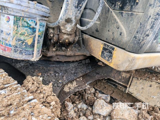 大臂根部?斜（工作和回轉(zhuǎn)裝置）