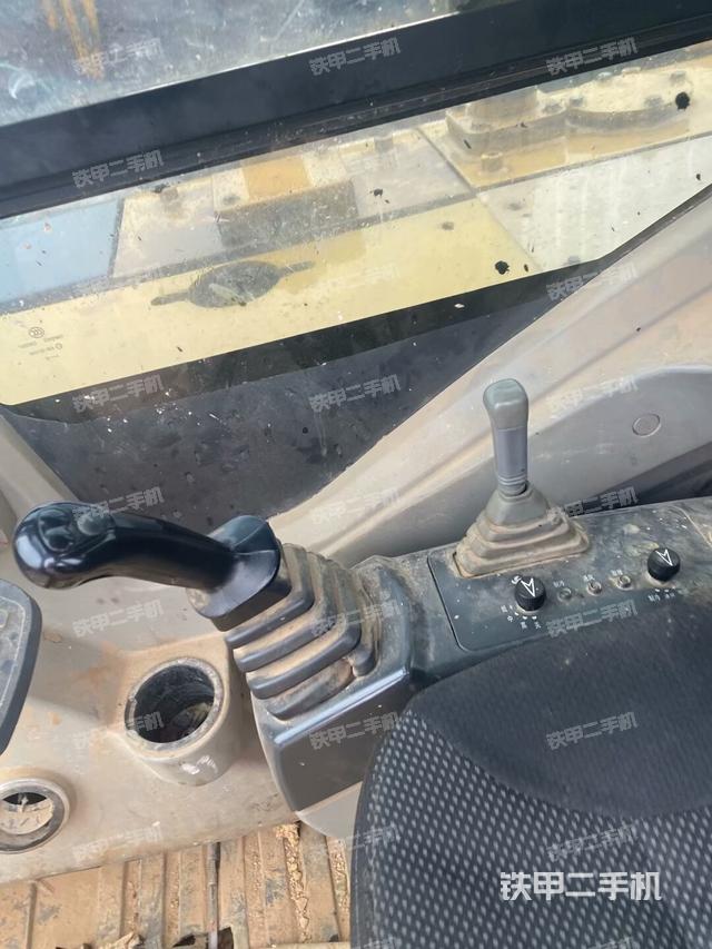 座椅右側(cè)控制臺/鑰匙門/油門/含右手柄（駕駛室部分）