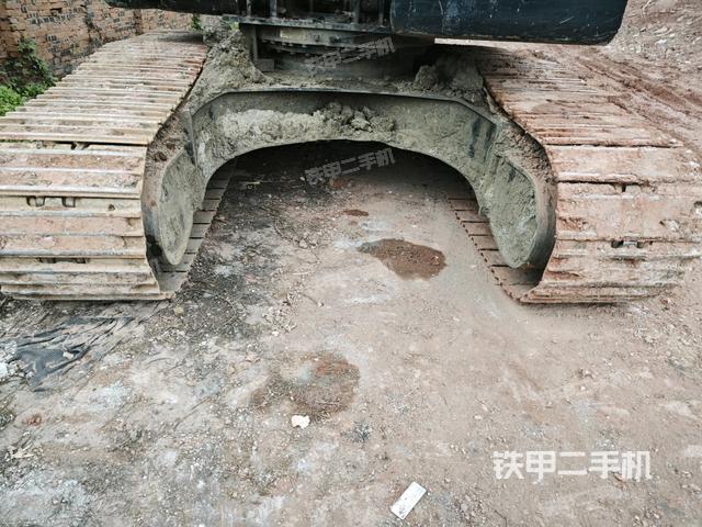 轉(zhuǎn)盤(pán)和下車(chē)架正前（工作和回轉(zhuǎn)裝置）