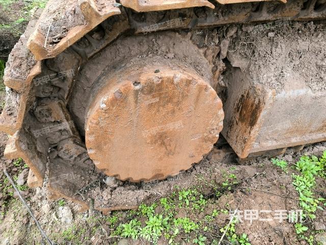 右驅(qū)動輪（行走機(jī)構(gòu)）