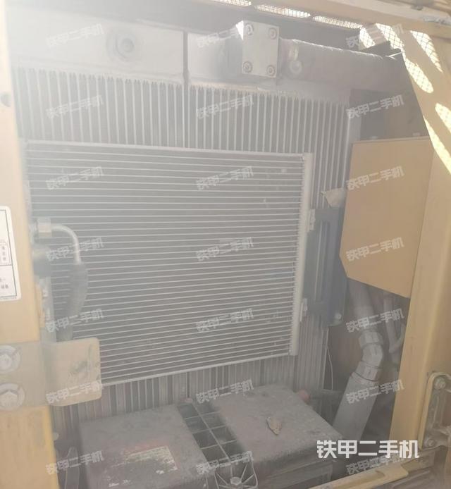 單側(cè)履帶整體（整機(jī)外觀）