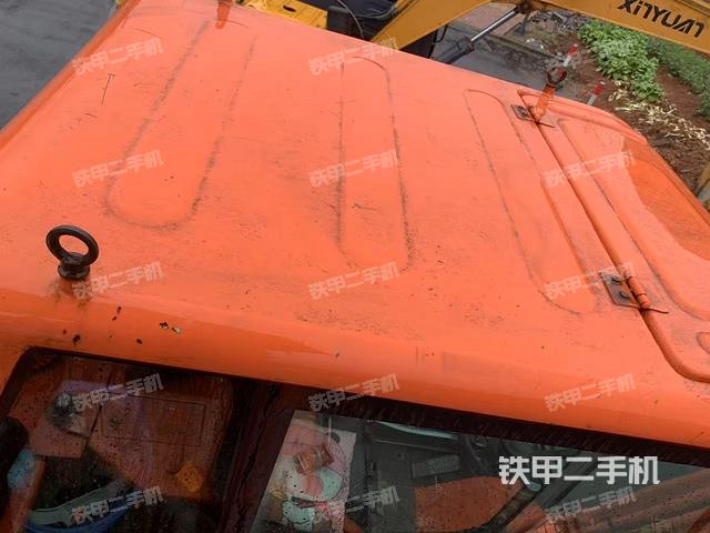 駕駛室頂部(整機外觀) 駕駛室頂部(整機外觀)