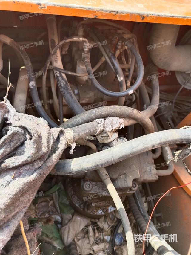 回轉(zhuǎn)馬達(dá)和主控閥（整機(jī)外觀）