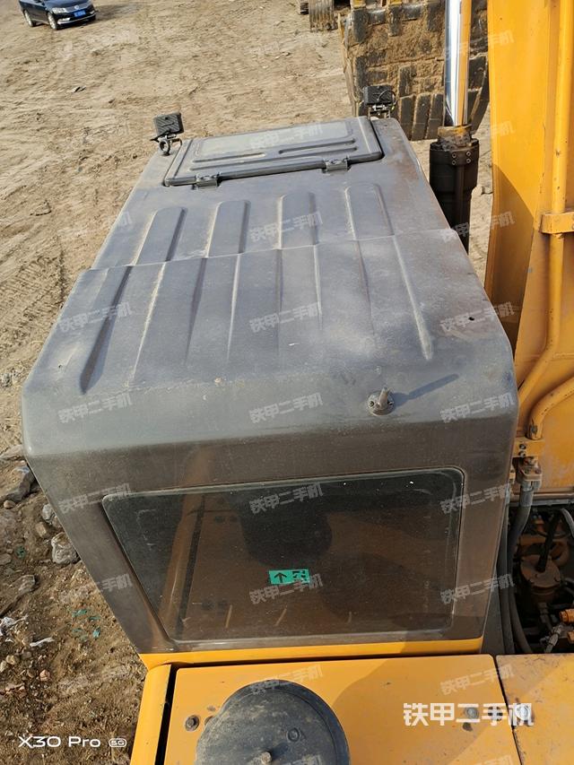 駕駛室頂部（整機外觀）