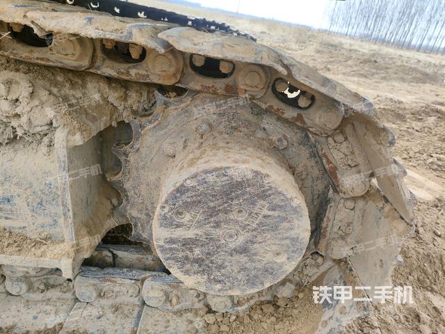 右驅(qū)動輪（行走機構(gòu)）