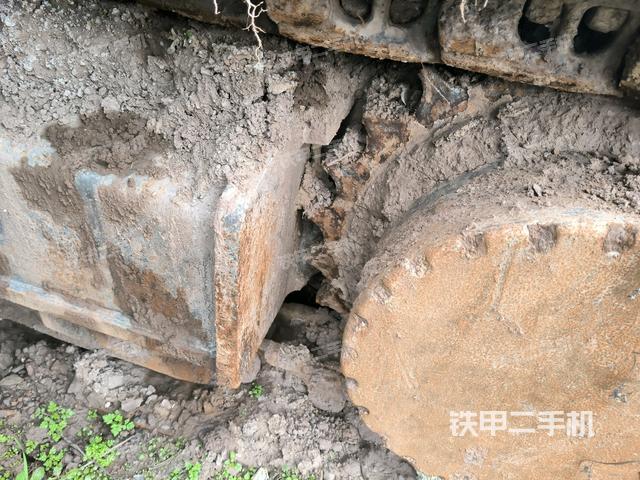 左驅(qū)動輪（行走機(jī)構(gòu)）