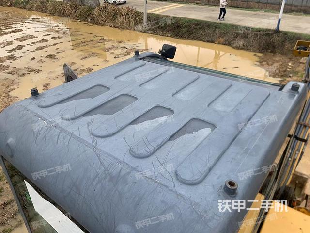駕駛室頂部(整機外觀) 駕駛室頂部(整機外觀)