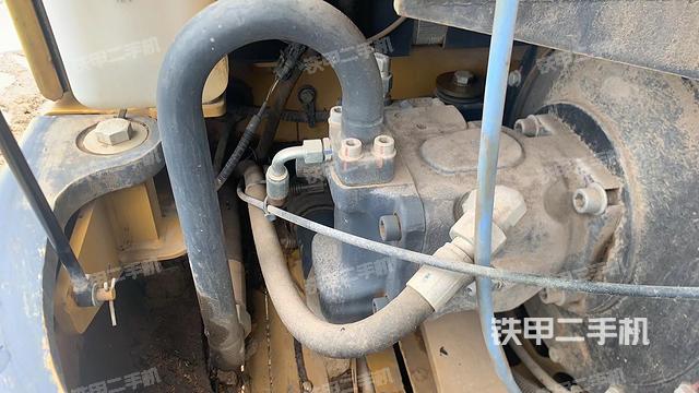 液壓泵艙室正面整體(整機外觀) 液壓泵艙室正面整體(整機外觀)