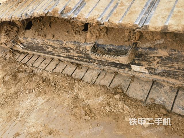單側(cè)履帶整體(整機外觀) 單側(cè)履帶整體(整機外觀)