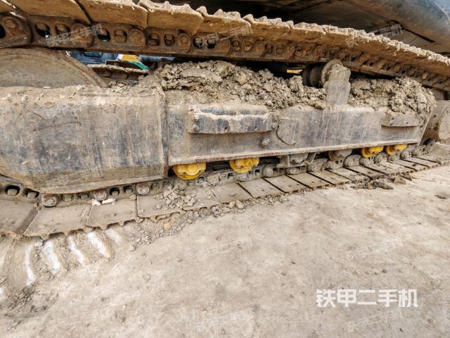 單側(cè)履帶整體(整機(jī)外觀) 單側(cè)履帶整體(整機(jī)外觀)