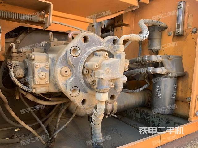 液壓泵艙室正面整體（整機(jī)外觀）