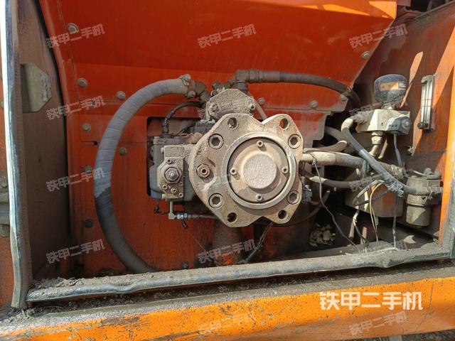 液壓泵艙室正面整體（整機(jī)外觀）