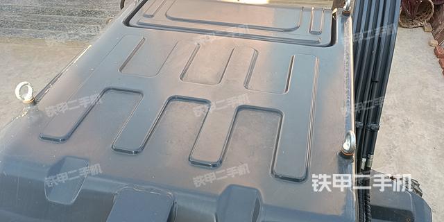 驾驶室顶部（整机外观）