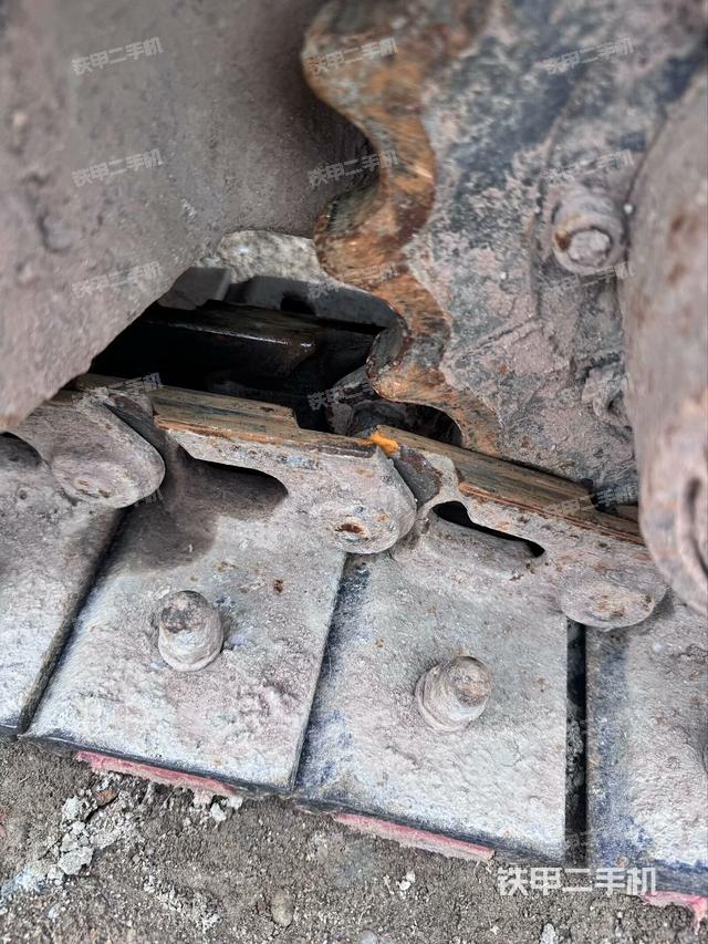 右驱动轮（行走机构）