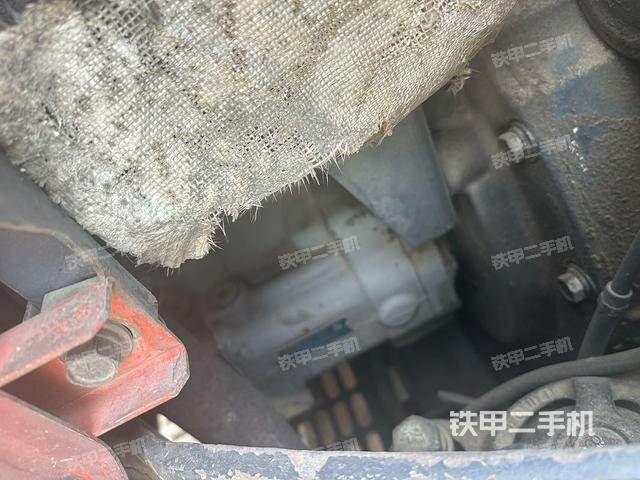 液壓泵艙室正面整體(整機(jī)外觀) 液壓泵艙室正面整體(整機(jī)外觀)