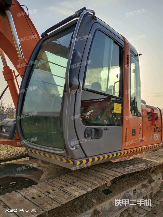 駕駛室整體(整機(jī)外觀) 駕駛室整體(整機(jī)外觀)