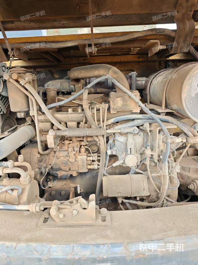 液壓泵艙室正面整體(整機(jī)外觀) 液壓泵艙室正面整體(整機(jī)外觀)