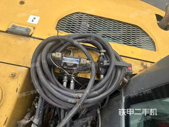 回转马达和主控阀（整机外观）