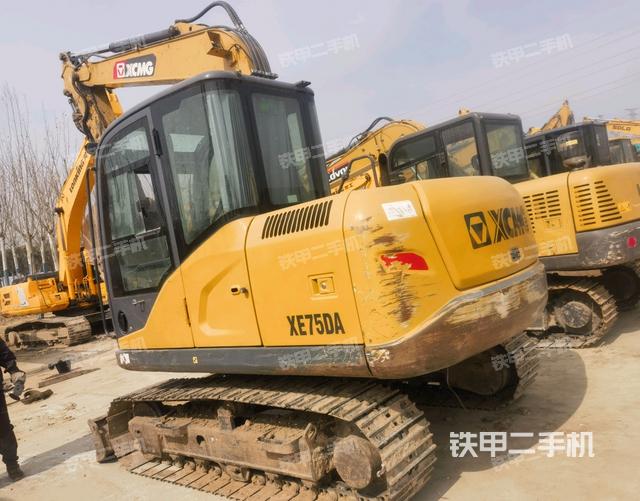 駕駛室頂部（整機外觀）