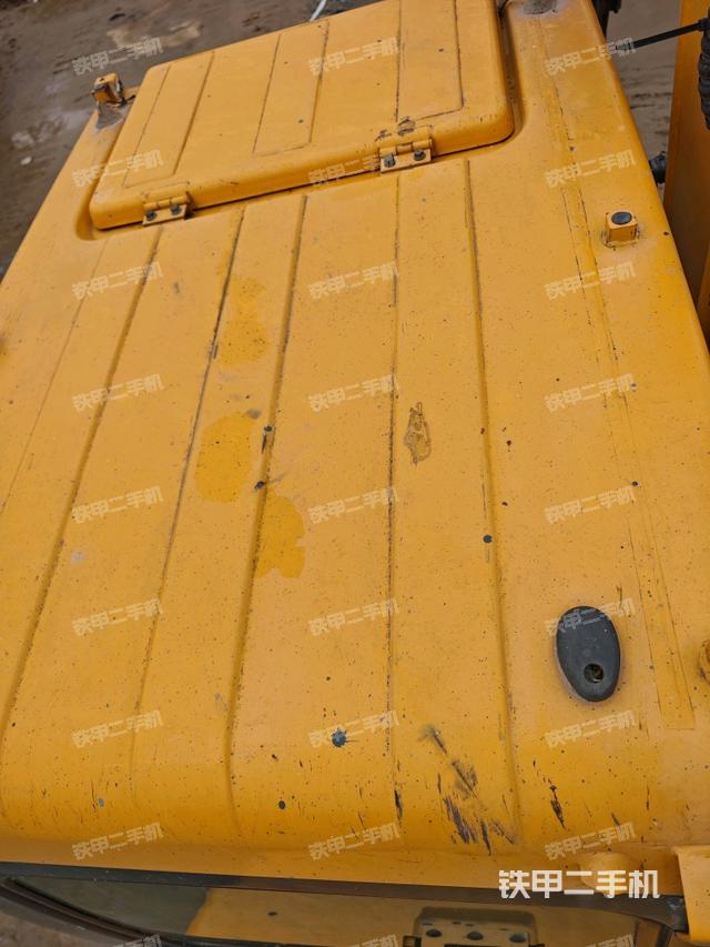 駕駛室頂部（整機外觀）