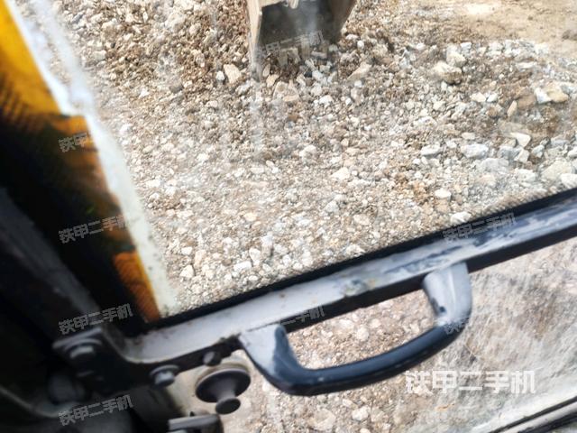 駕駛室左后45度(駕駛室部分) 駕駛室左后45度(駕駛室部分)