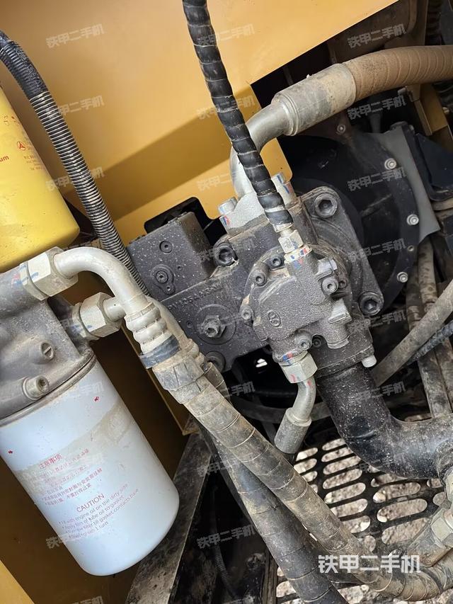 液壓泵艙室正面整體(整機(jī)外觀) 液壓泵艙室正面整體(整機(jī)外觀)