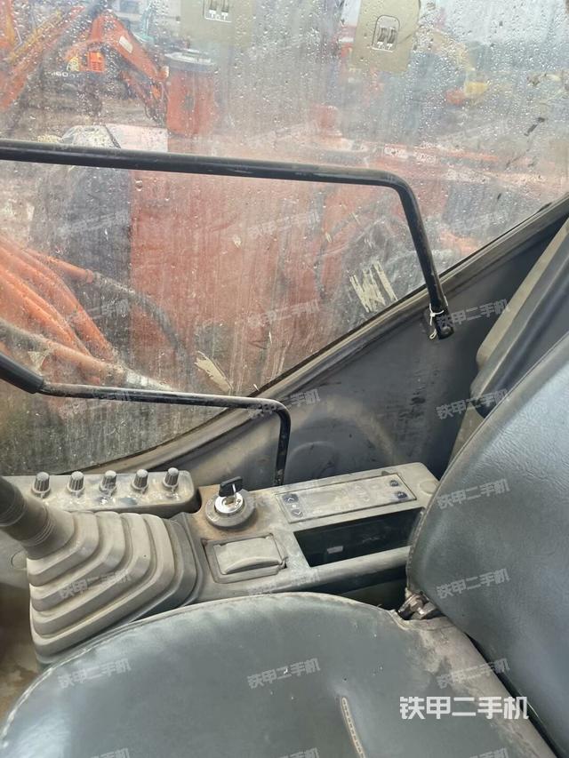 座椅右側(cè)控制臺/鑰匙門/油門/含右手柄（駕駛室部分）