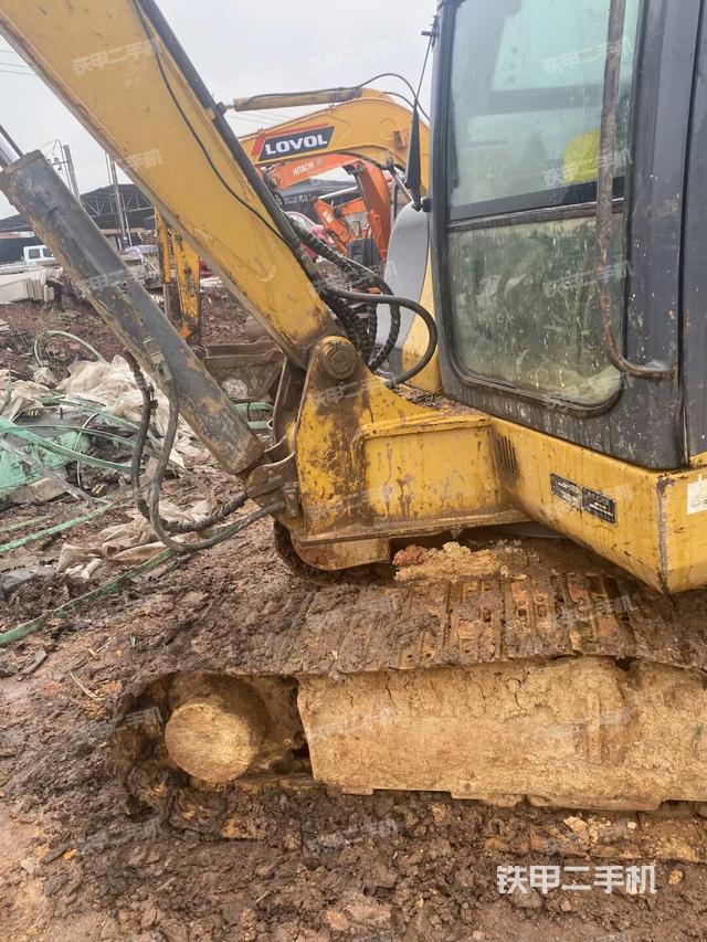 大臂根部?斜（工作和回轉(zhuǎn)裝置）