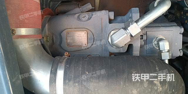 液压泵舱室正面整体（整机外观）