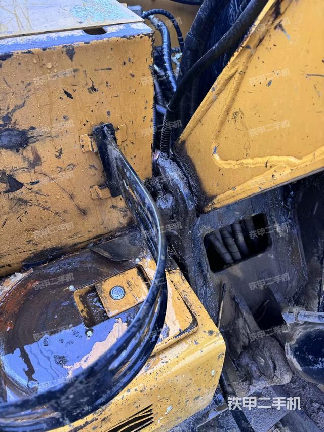 大臂根部?斜（工作和回轉(zhuǎn)裝置）